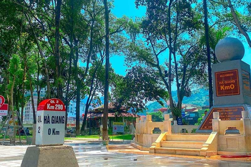 Cột móc KM 0 Hà Giang